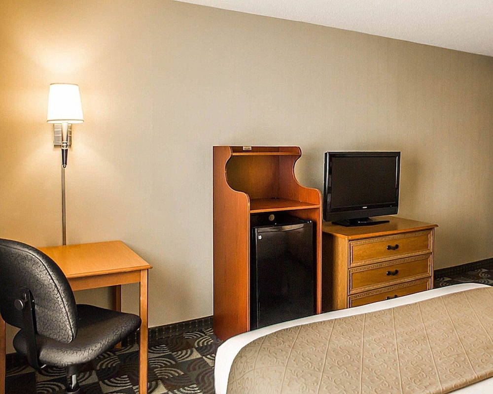 Quality Inn and Suites Fishkill South Near I-84 24/52