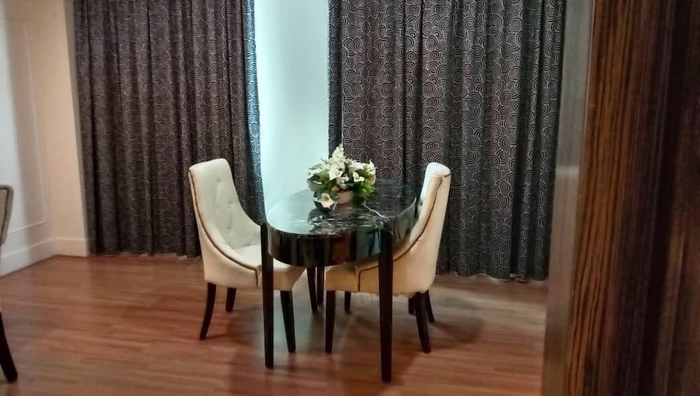Crown Garden Hotel 28/33