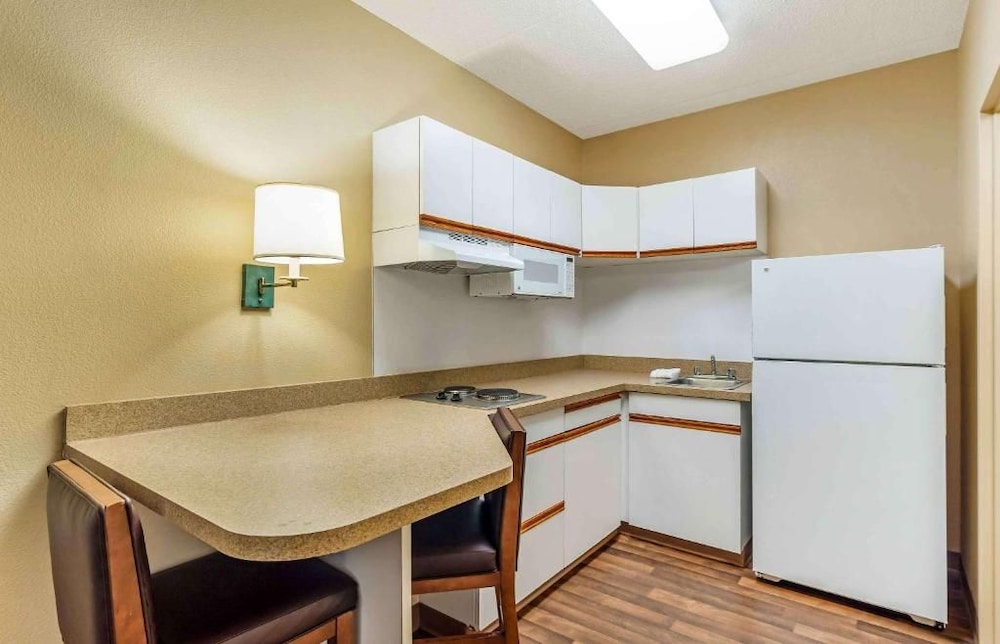 Studio 6 Extended Stay Chicago Vernon Hills Lincolnshire IL 35/58
