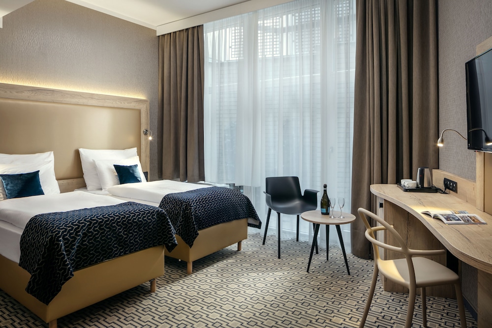STANDARD, DOUBLE OR TWIN BED
