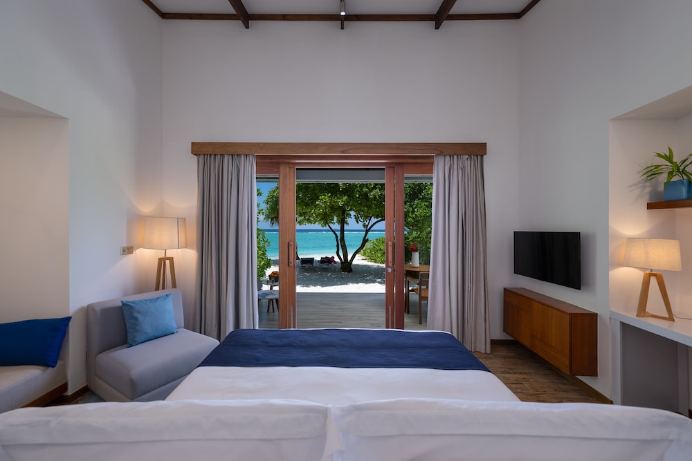 Ifuru Island Maldives 24/70