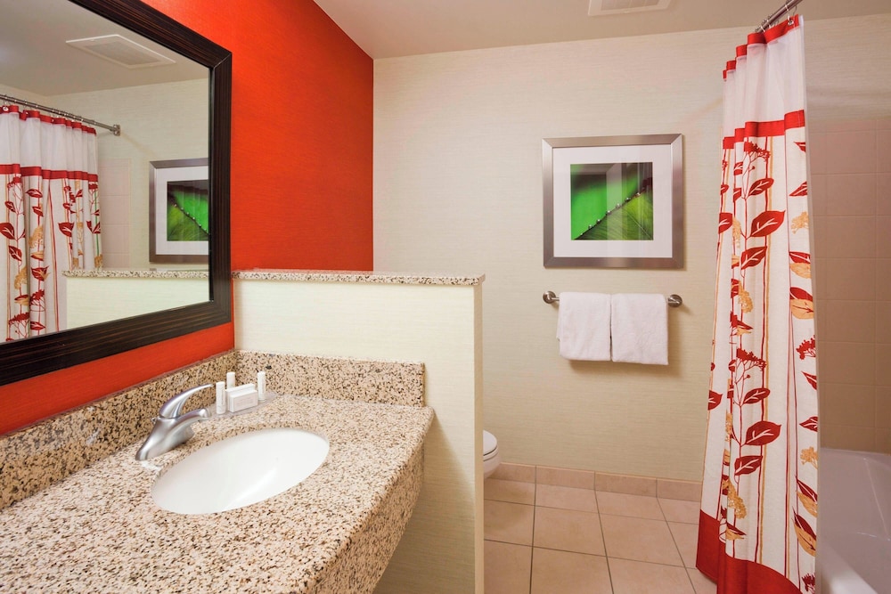 Courtyard by Marriott Minneapolis Maple Grove/Arbor Lakes 70/70
