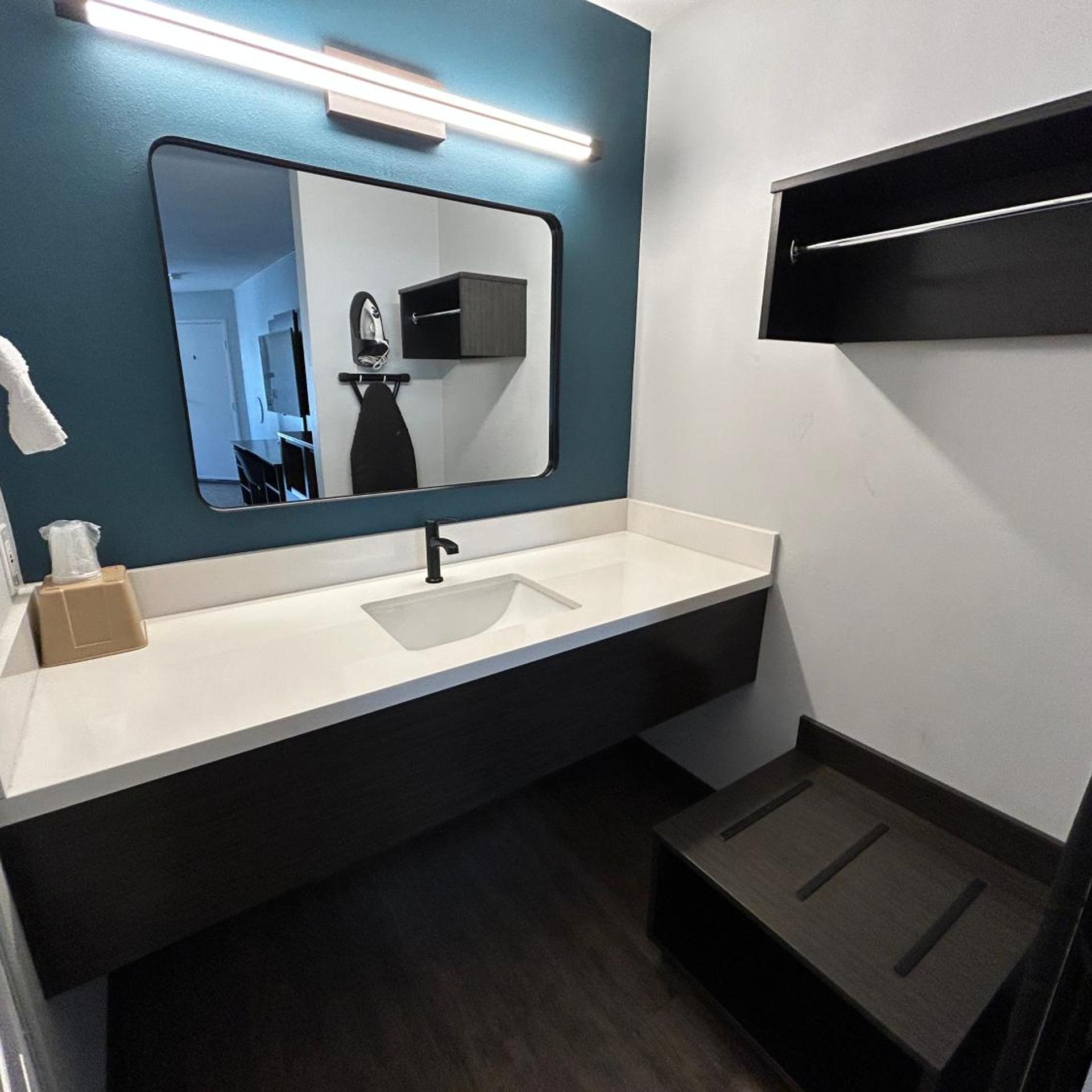 Studio6 Suites Gardena, CA 33/33
