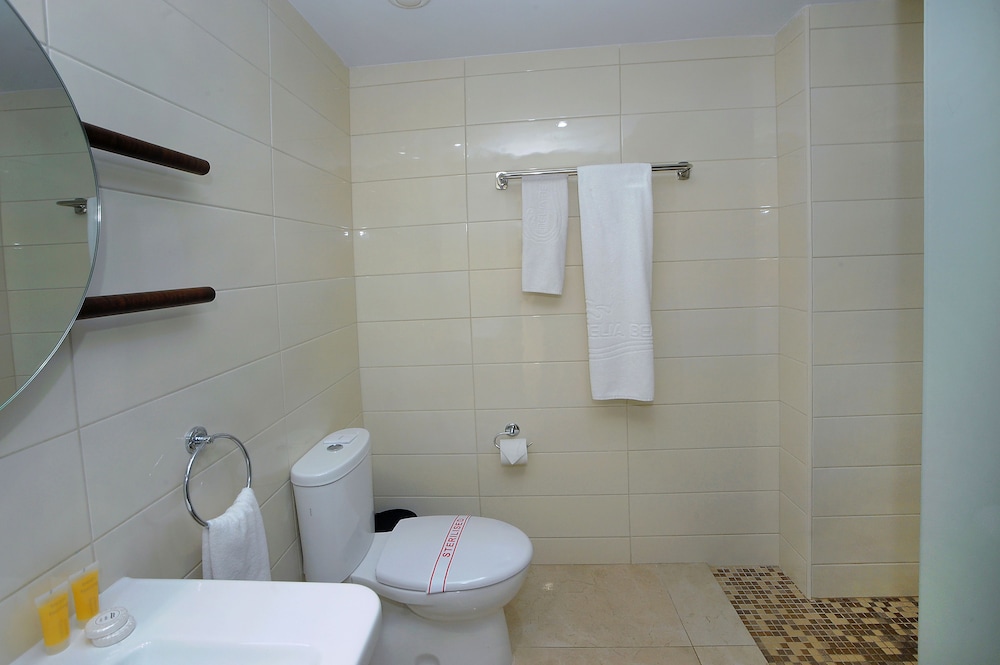 Nelia Beach Hotel & Spa 64/67