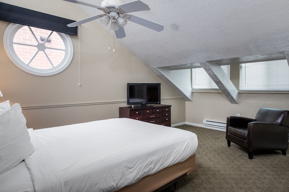 3 Bedrooms, Executive, Queen Bed, 2 Bathrooms