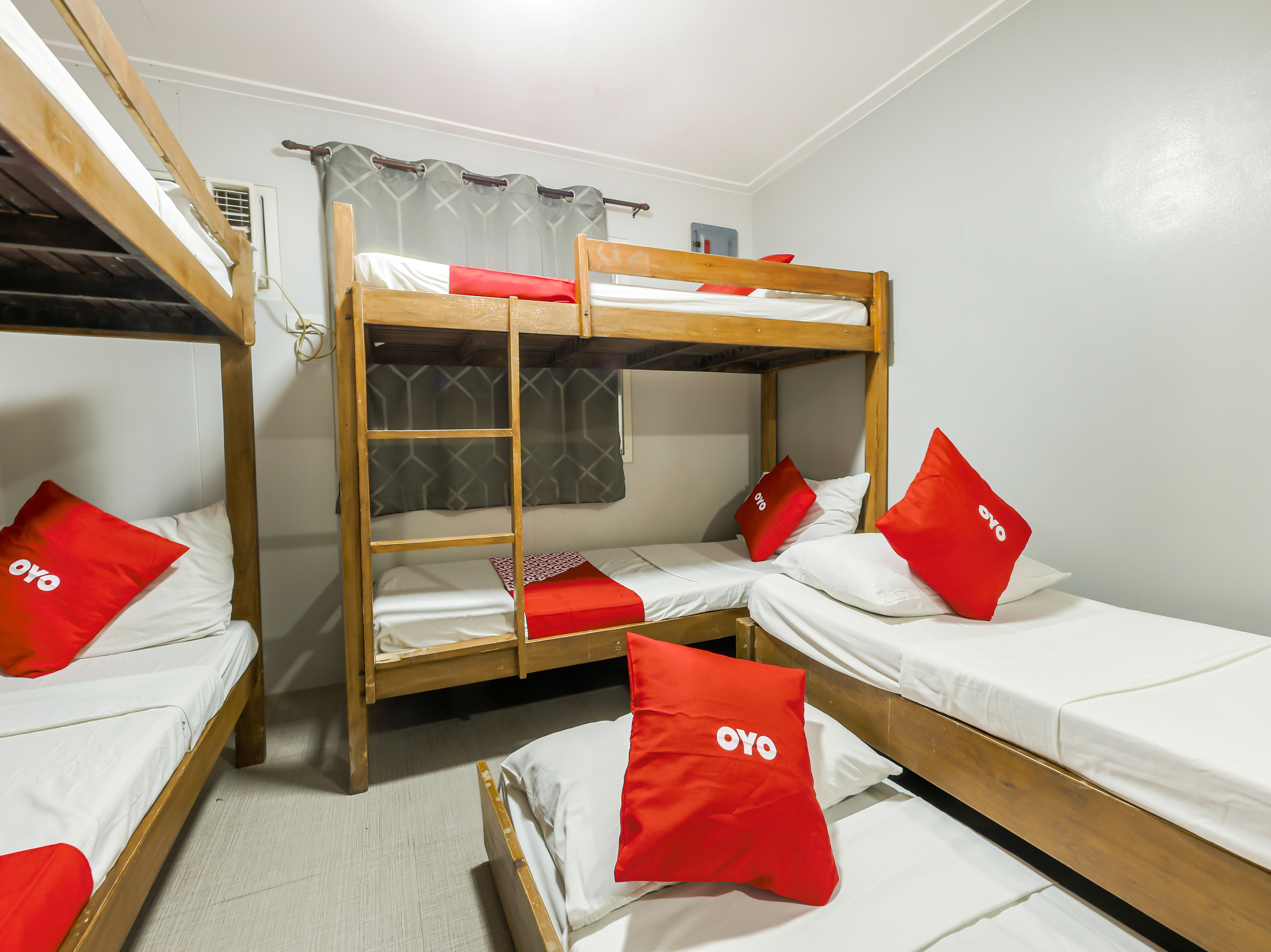 Metro Deluxe Residences 4/50