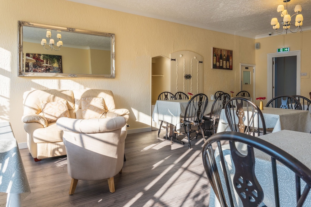 Highcliffe Hotel 25/48