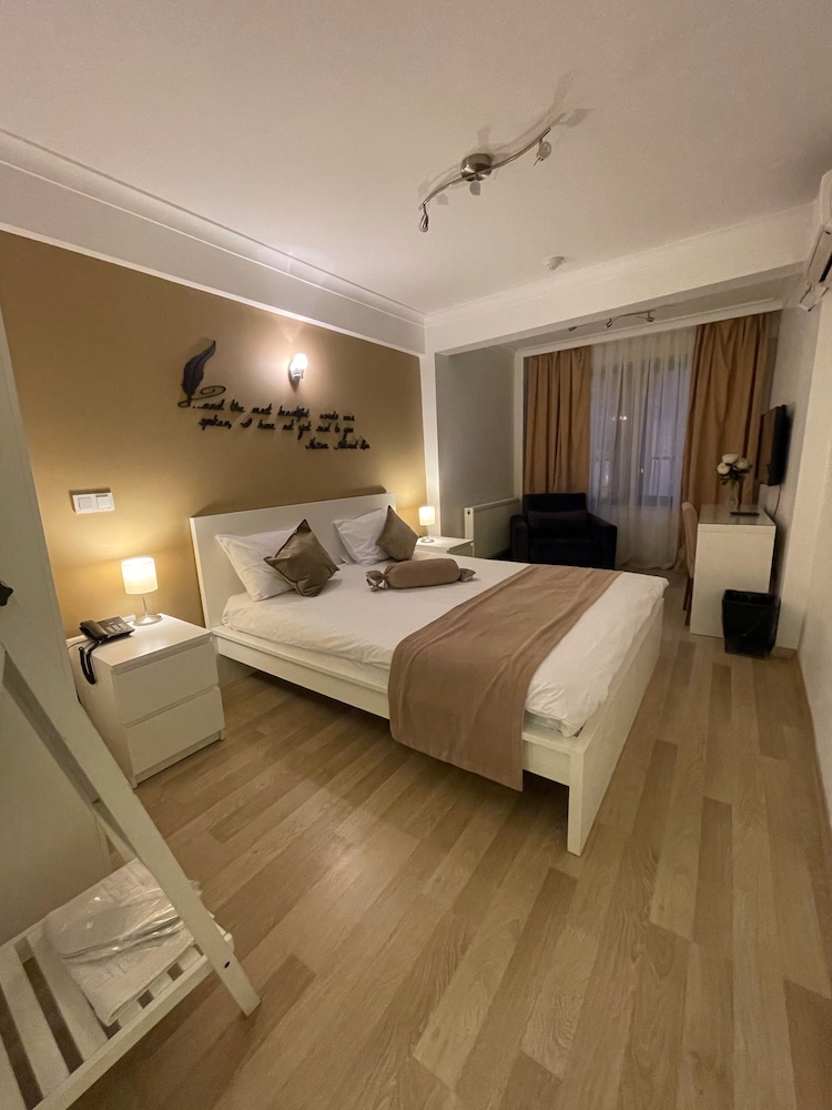 STANDARD, TRIPLE, MULTIPLE BEDS
