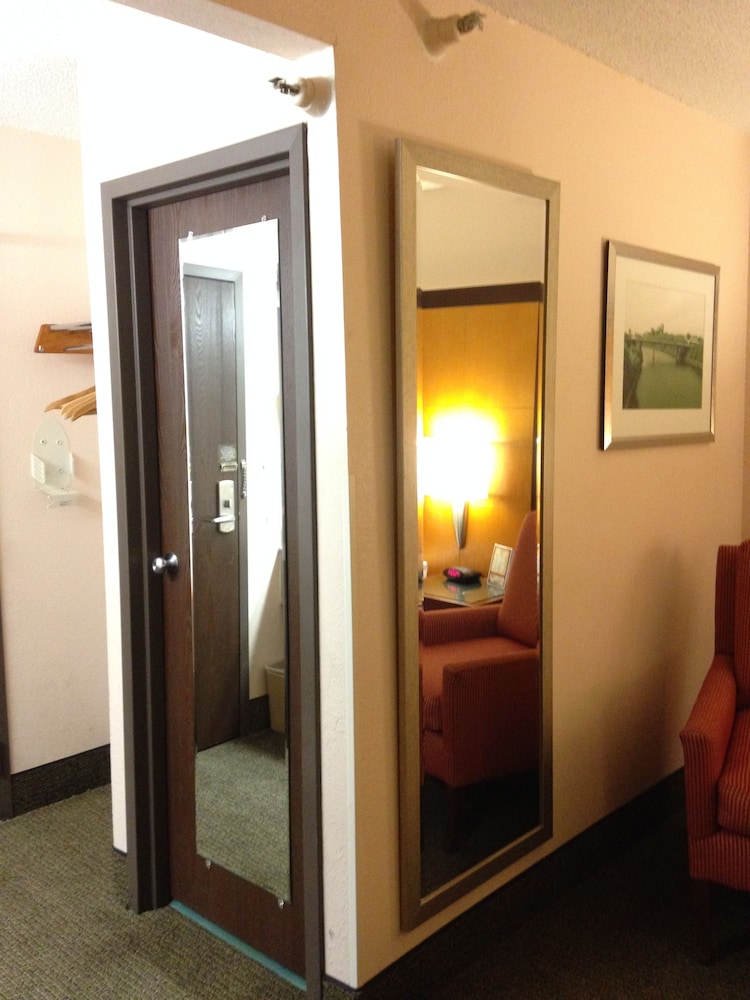 Travelodge by Wyndham Brooklyn Center 21/48