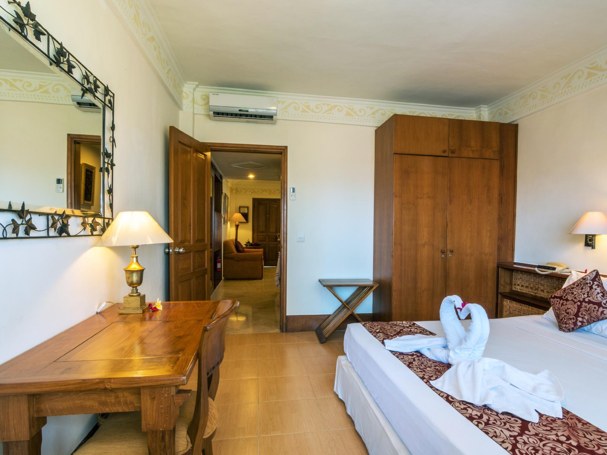 1 BEDROOM, SUITE, KING BED