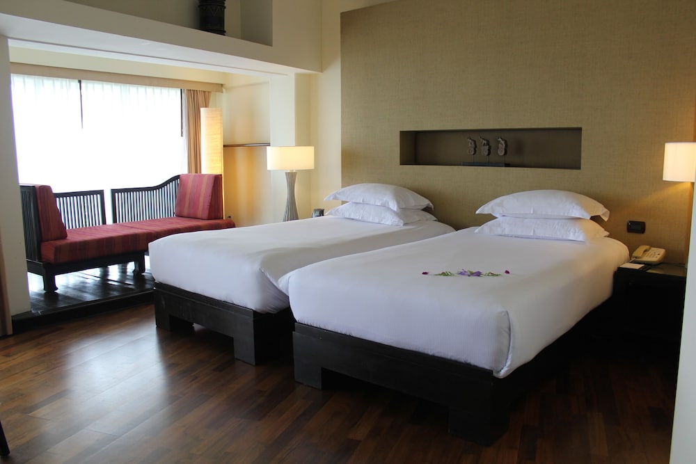 Pullman Phuket Karon Beach Resort 20/80