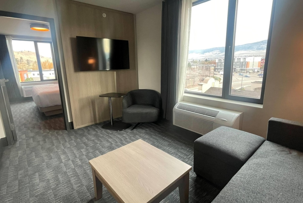 La Quinta Inn & Suites by Wyndham Kelowna BC 35/51
