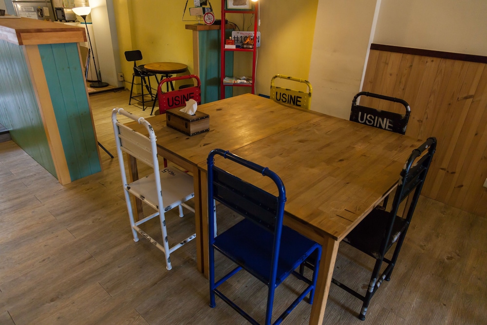 Sleeping Boot Hostel 55/61