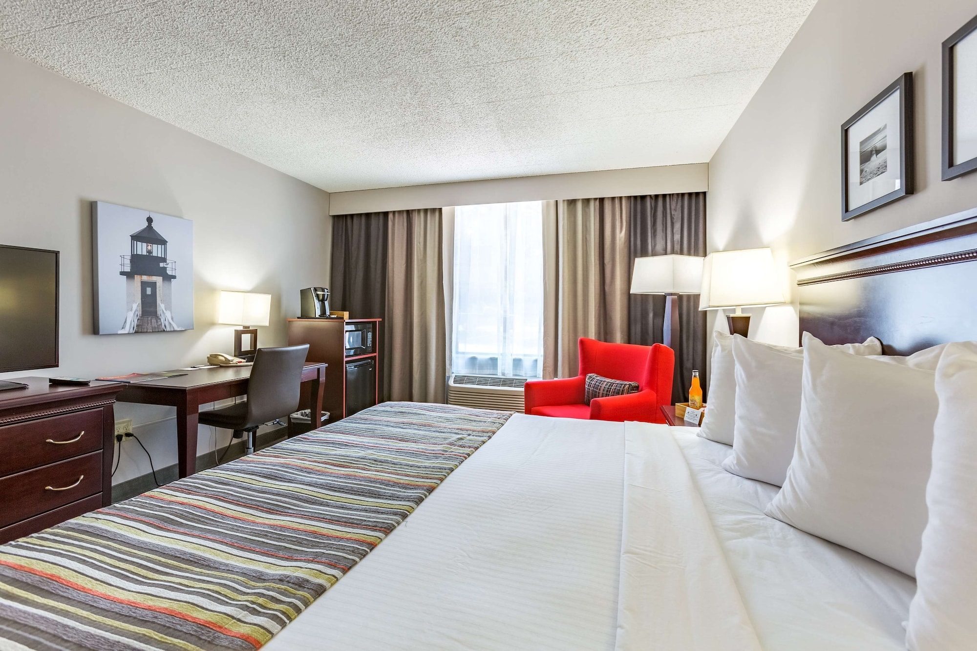 ROOM, KING BED
