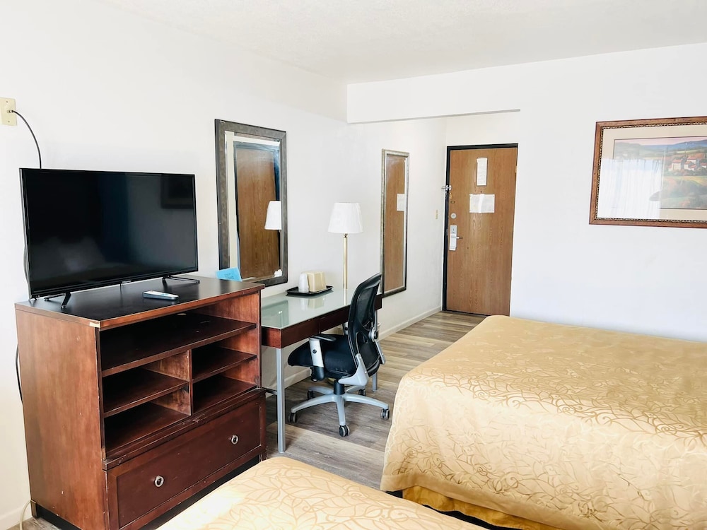 Super 8 by Wyndham Fort Scott 29/49