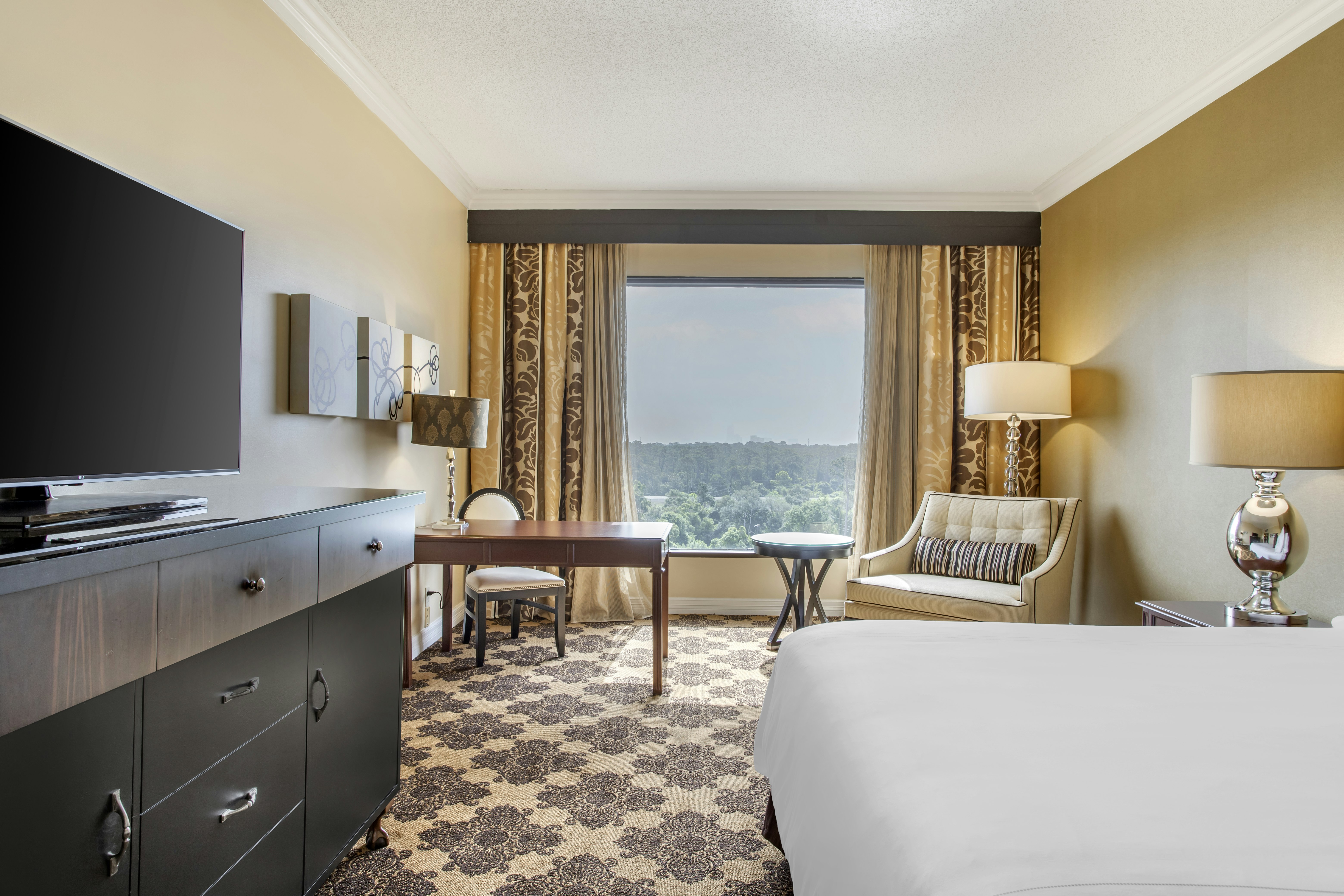 Signature, Premier, King Bed, City View