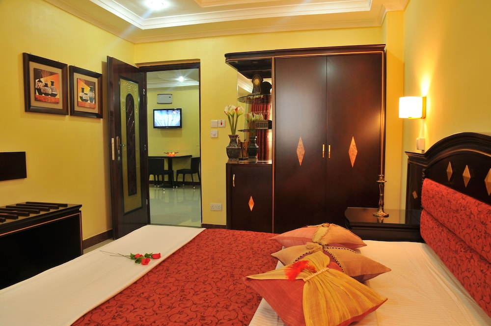 Urban Rose Hotel and Apartment 44/64