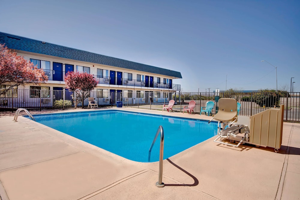 Motel6 Douglas, AZ 57/59
