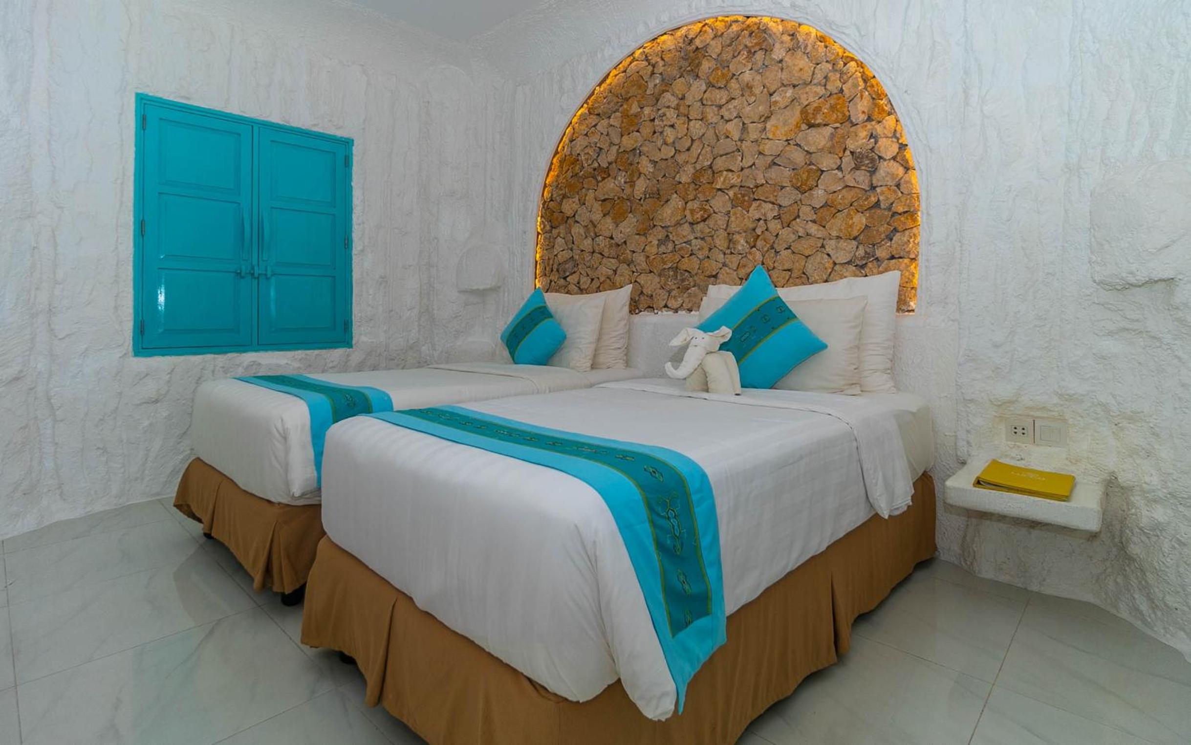 CAVE ROOM