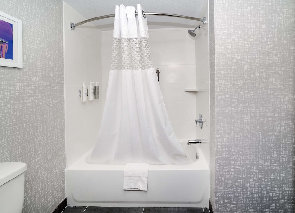 Holiday Inn Express Hotel and Suites Port Charlotte 31/34
