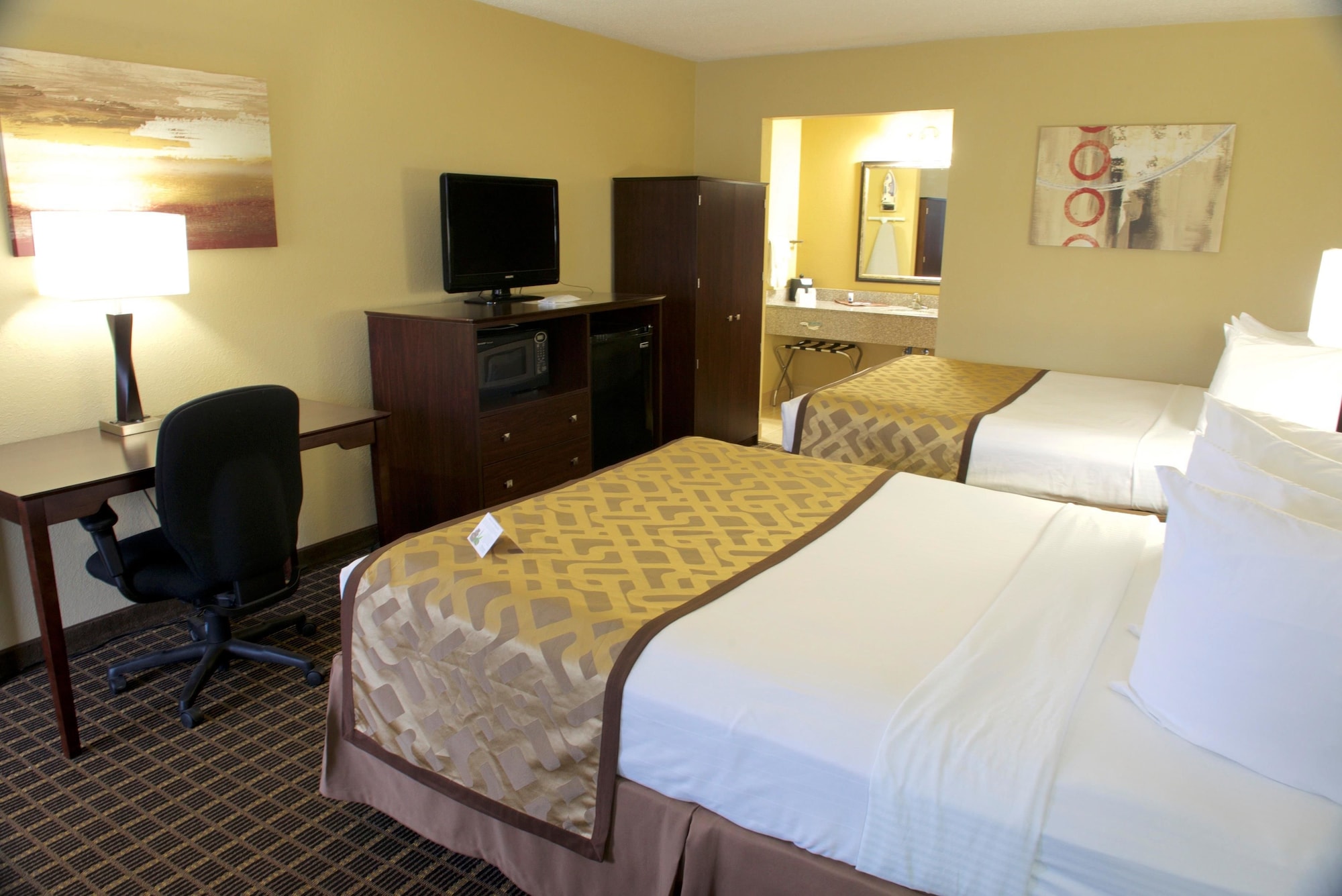 غرفة ديلوكس بسريرين كوين، Best Western Green Tree Inn 6/8