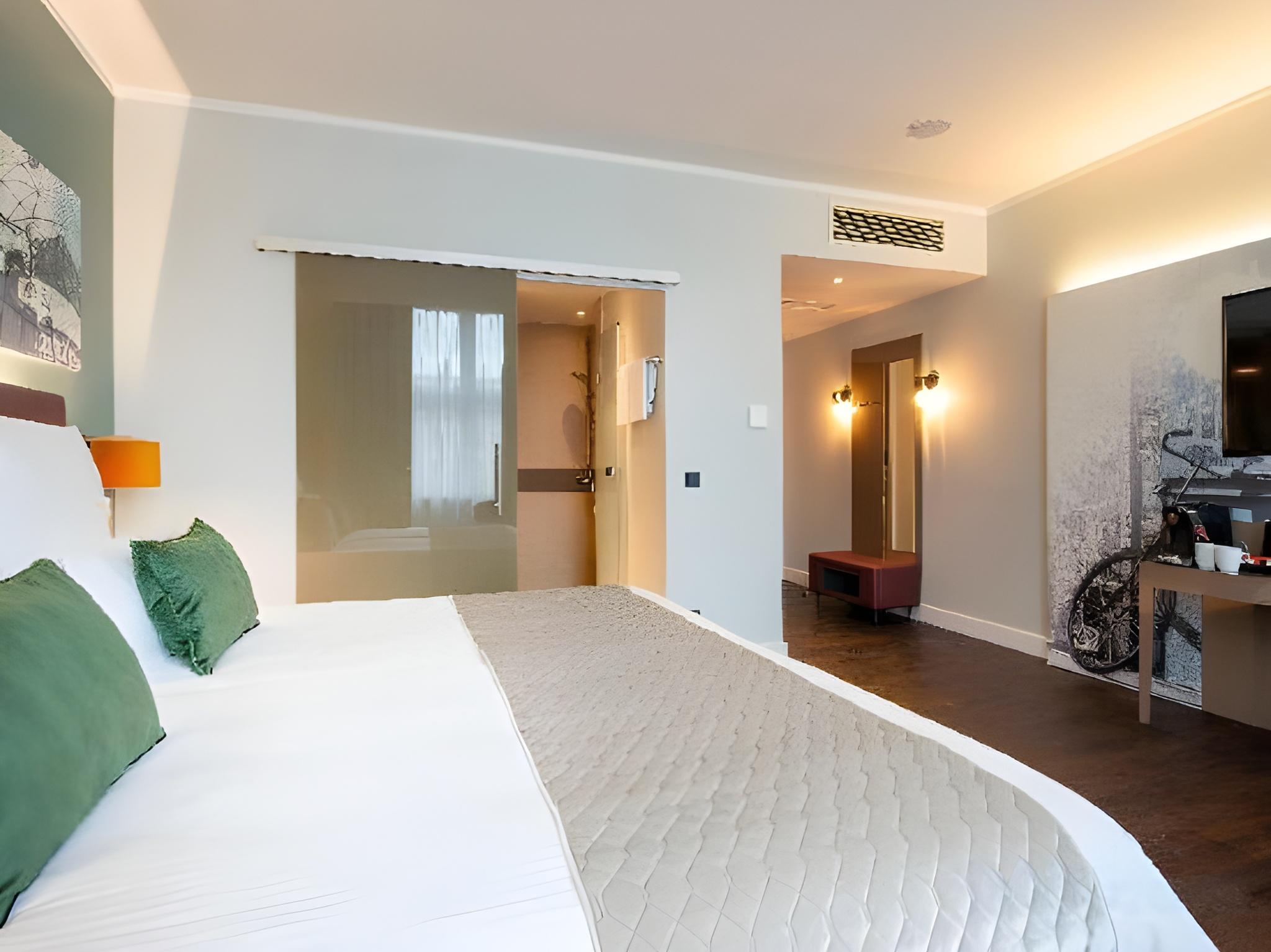 Deluxe, Double Bed, Sofa