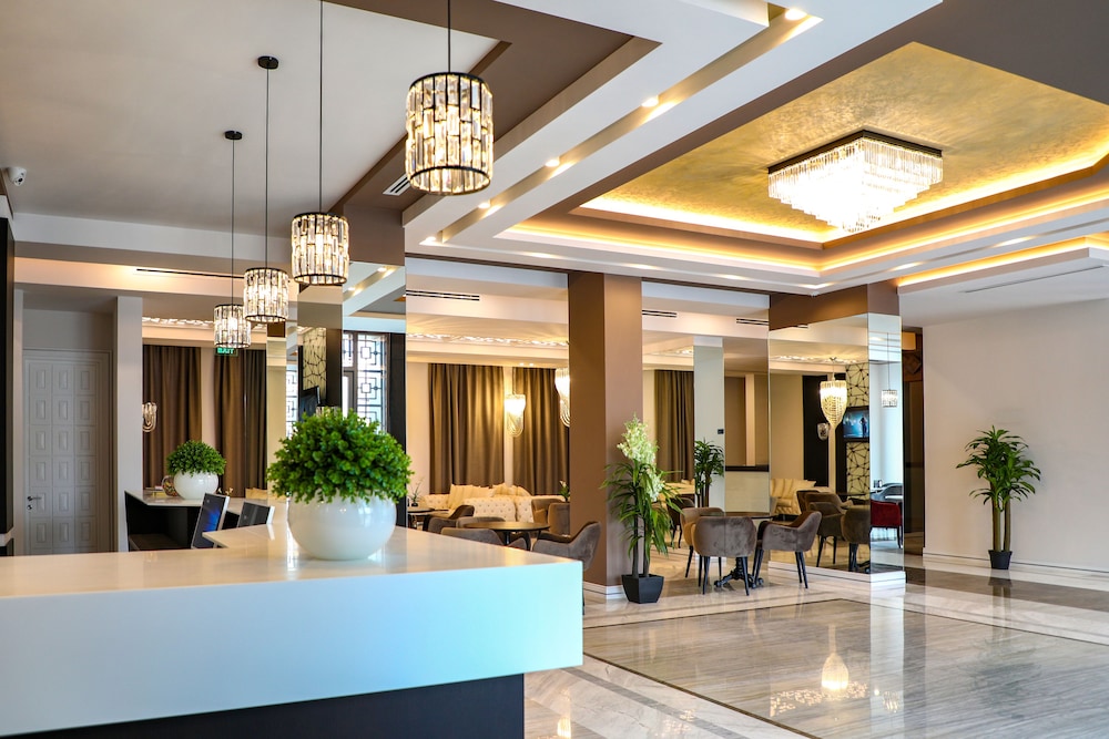 Aghababyan S Hotel 7/77