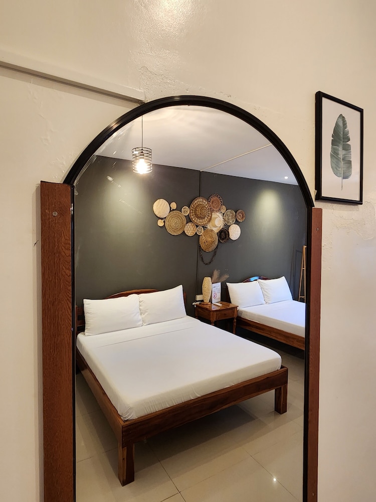 Susada's Inn 30/54