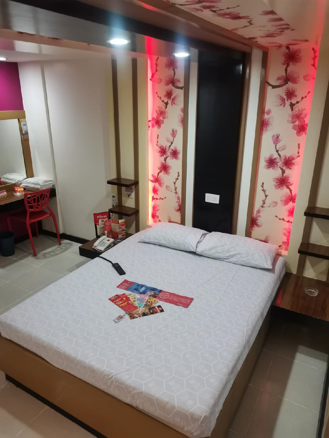 Basement, Queen Bed