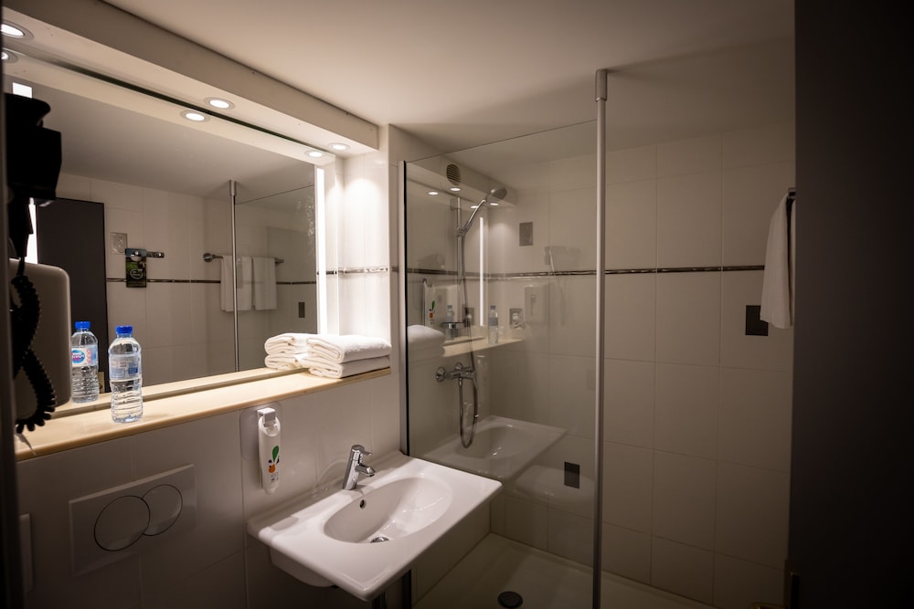 Ibis Styles Douai Gayant Expo Train Station 71/71