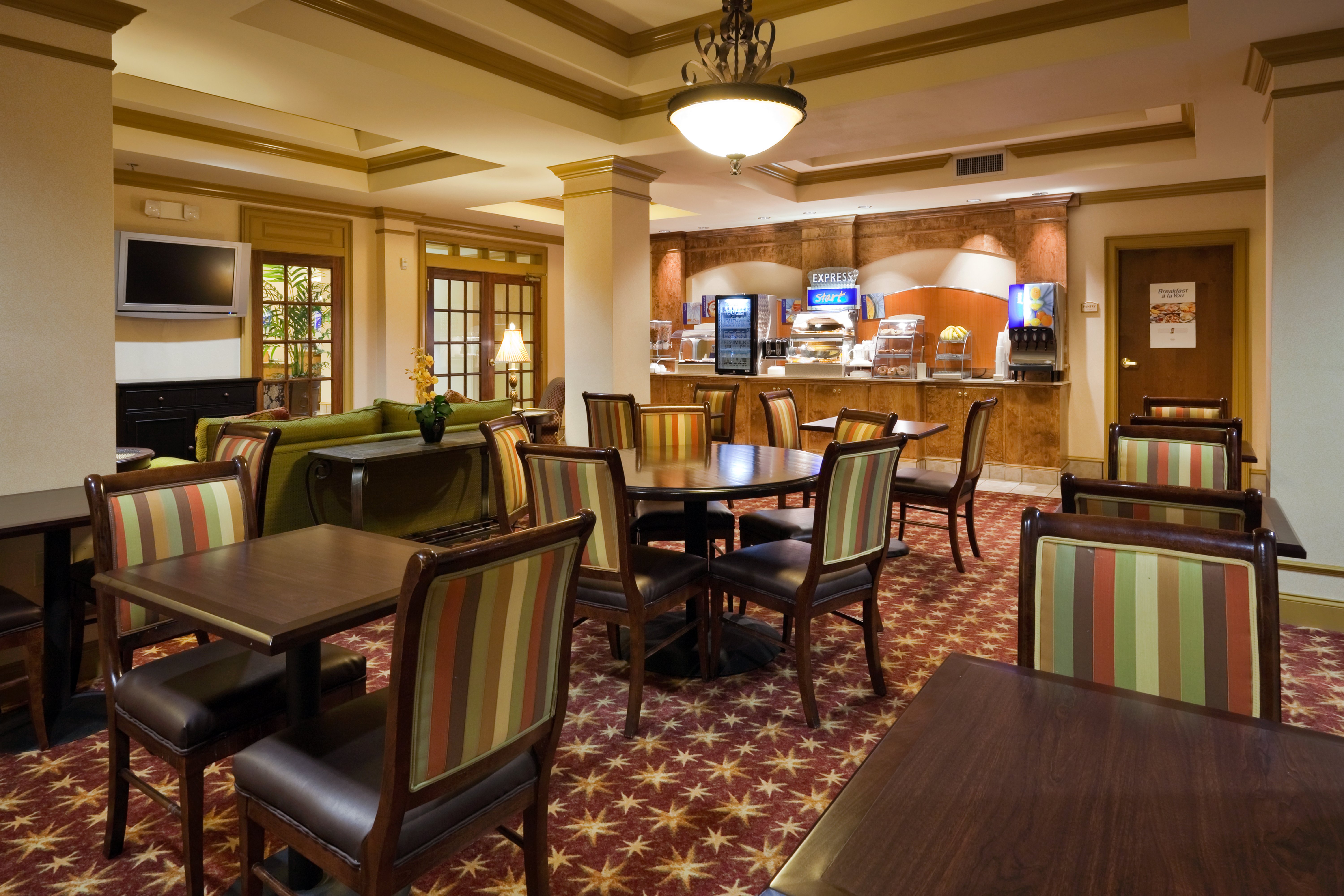 Holiday Inn Express Hotel Suites Pell City 59/71