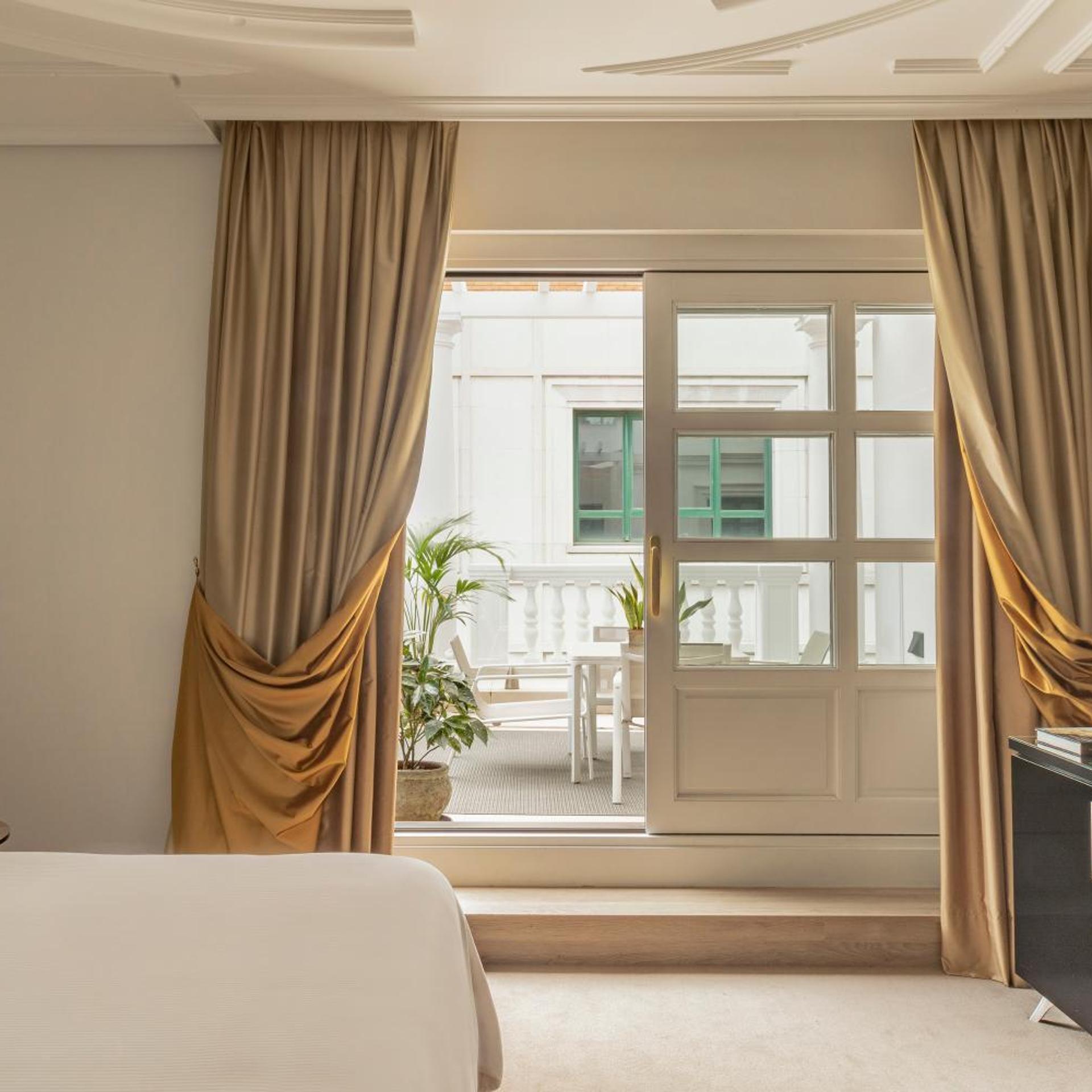 Red Level, Penthouse Suite, Sofa، Palacio de Los Duques Gran Melia 3/4