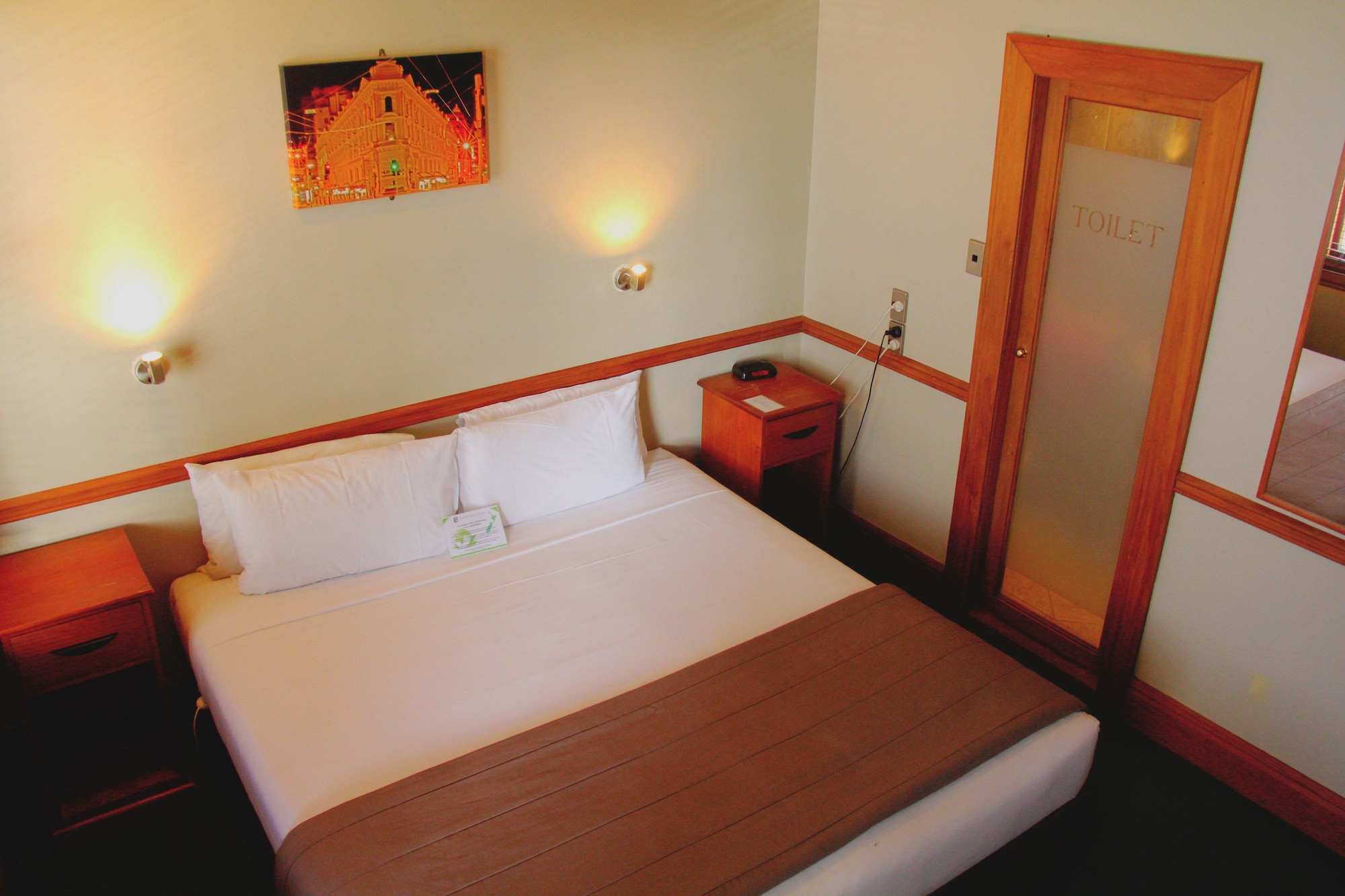 1 BEDROOM, DOUBLE OR TWIN BED