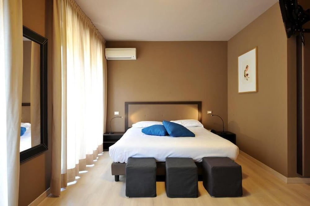 M14 Hotel 16/56