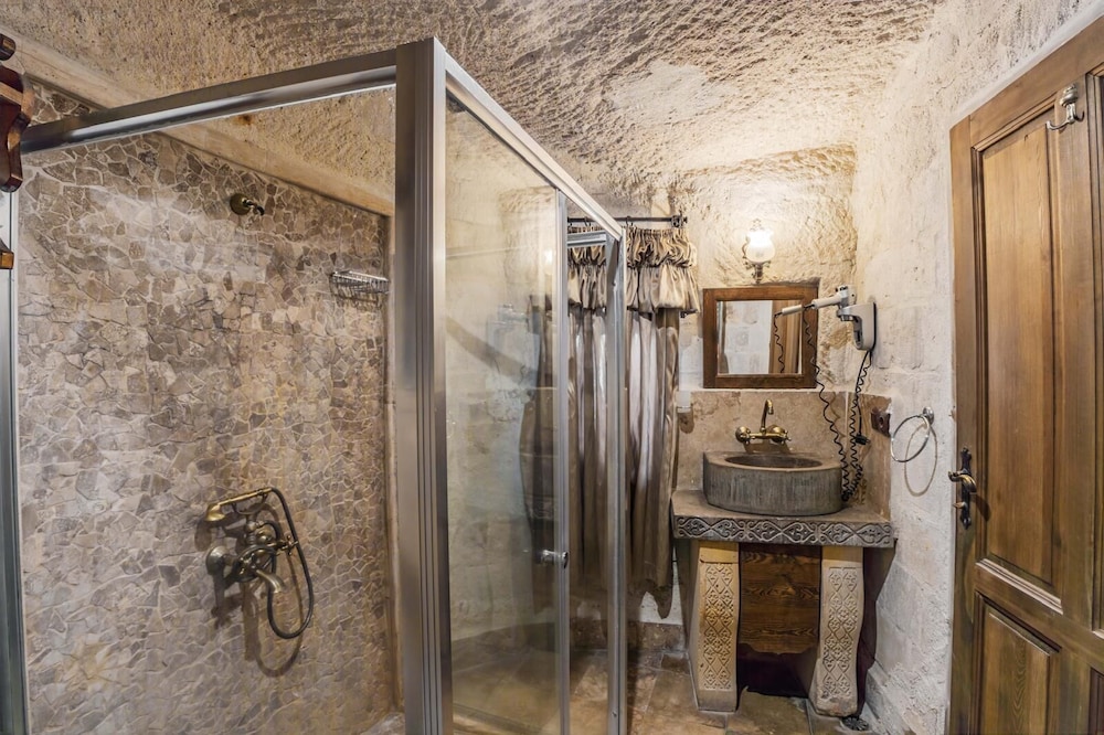 Phocas Cave Suites 51/71