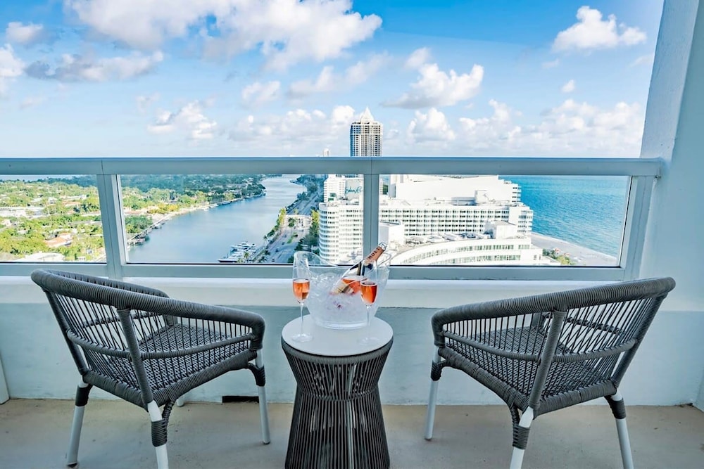 Fontainebleau Miami Beach Private Luxury Suites 34/50
