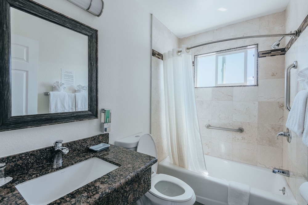Sea Air Inn and Suites Downtown Morro Bay 44/50
