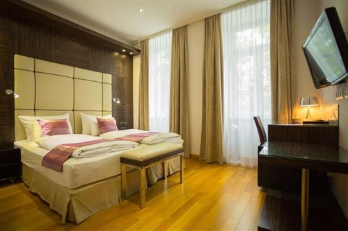 Classic, Double or Twin Bed