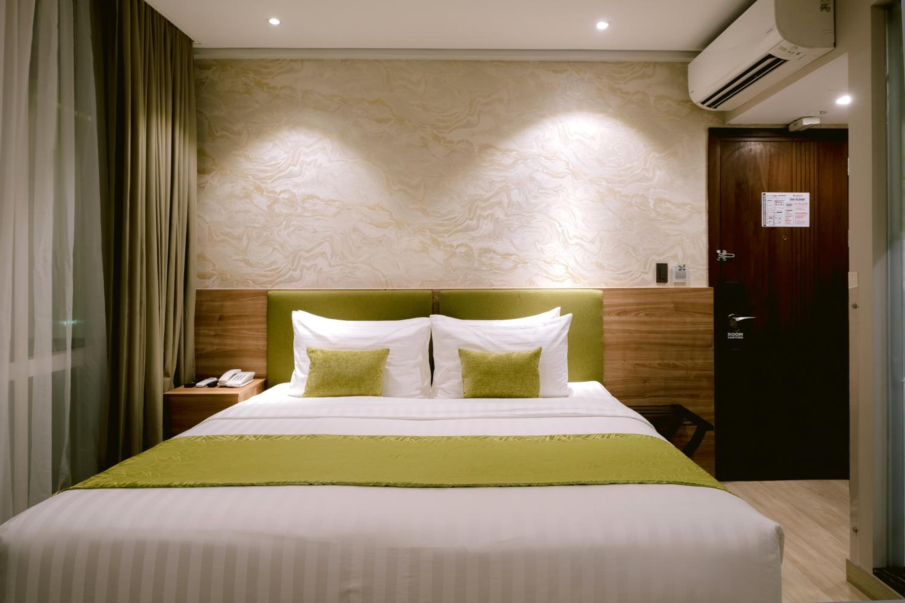 STANDARD, DOUBLE OR TWIN BED