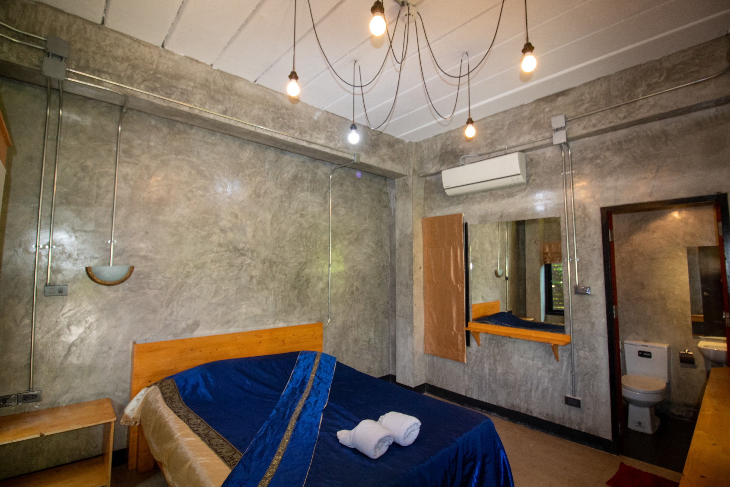 W Hostel 13/39