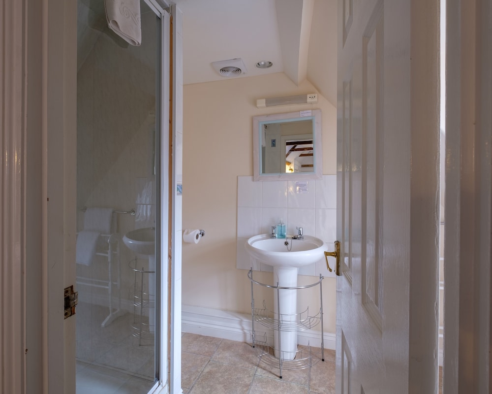 Newport Quay Bed And Breakfast 42/45