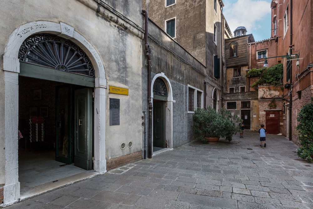 Palazzina Canal 28/37