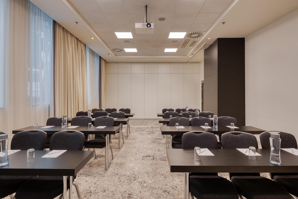 Park Inn by Radisson Brussels Midi 67/73