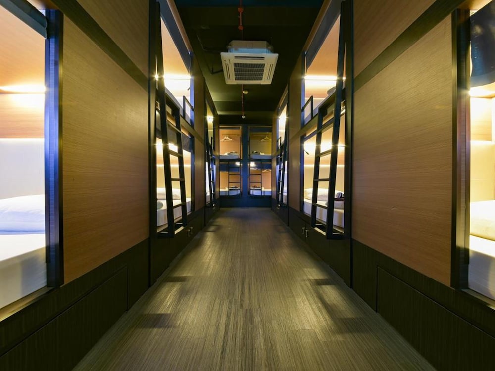 Chic Capsule Otel 23/27