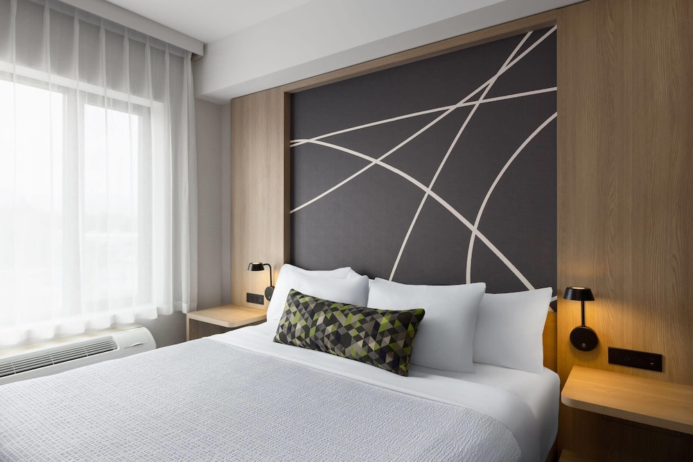 La Quinta Inn & Suites by Wyndham Kelowna BC 13/51