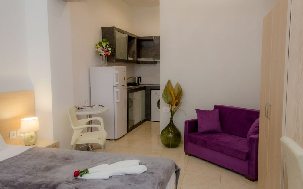 Polykratis Rooms 23/64