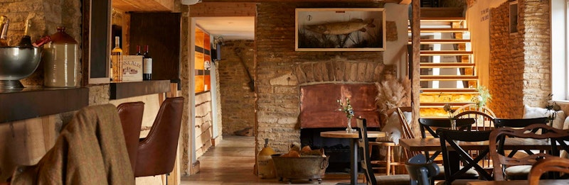 The Crown of Crucis Country Inn And Hotel 18/22