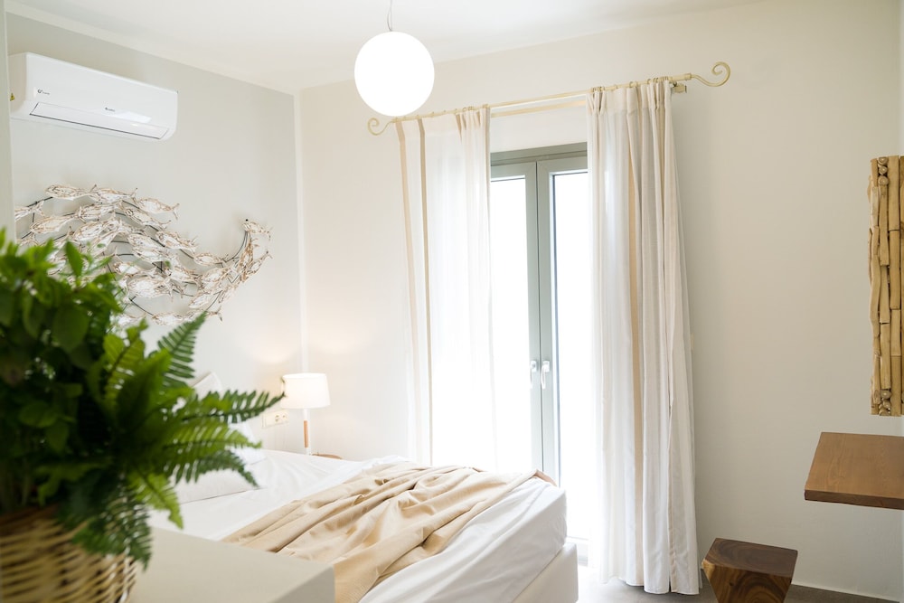 Sweet Home Naxos 50/50