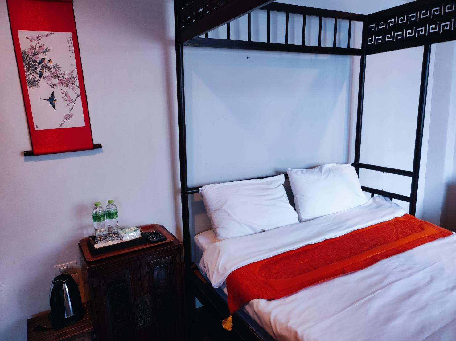 Deluxe, Queen Bed