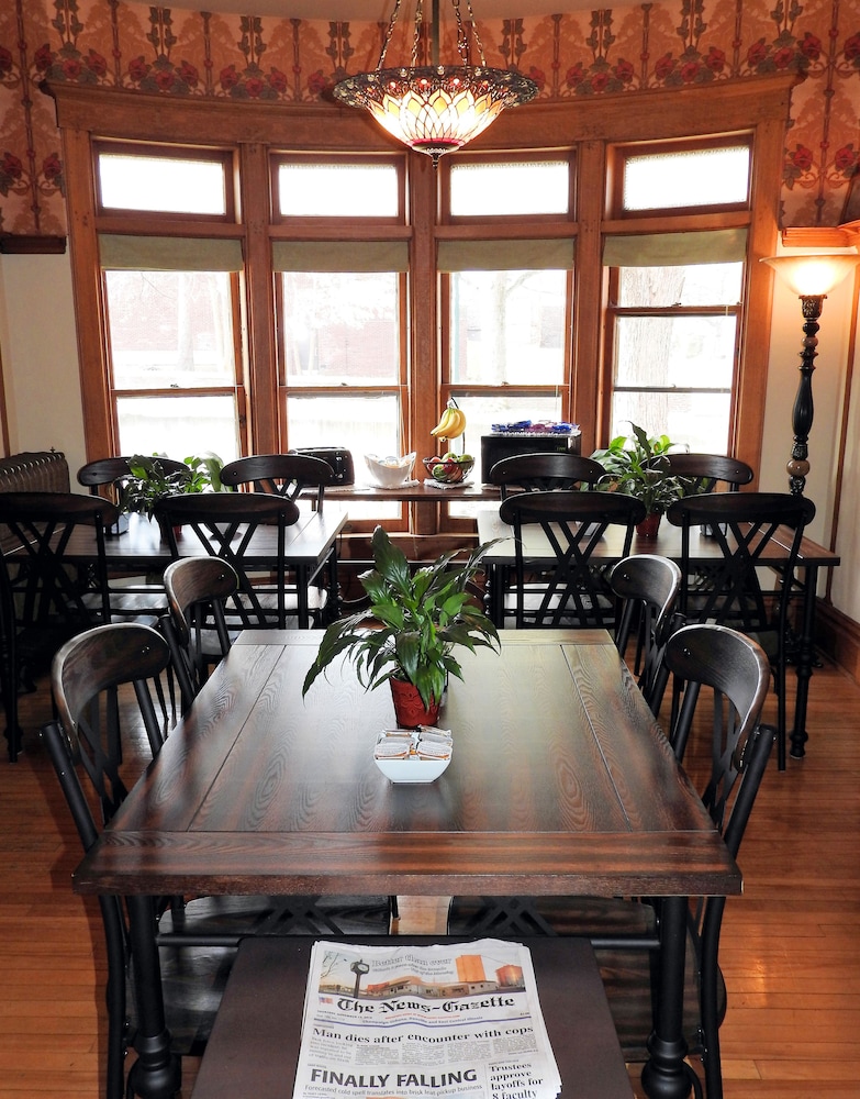 Champaign Garden Inn 35/50